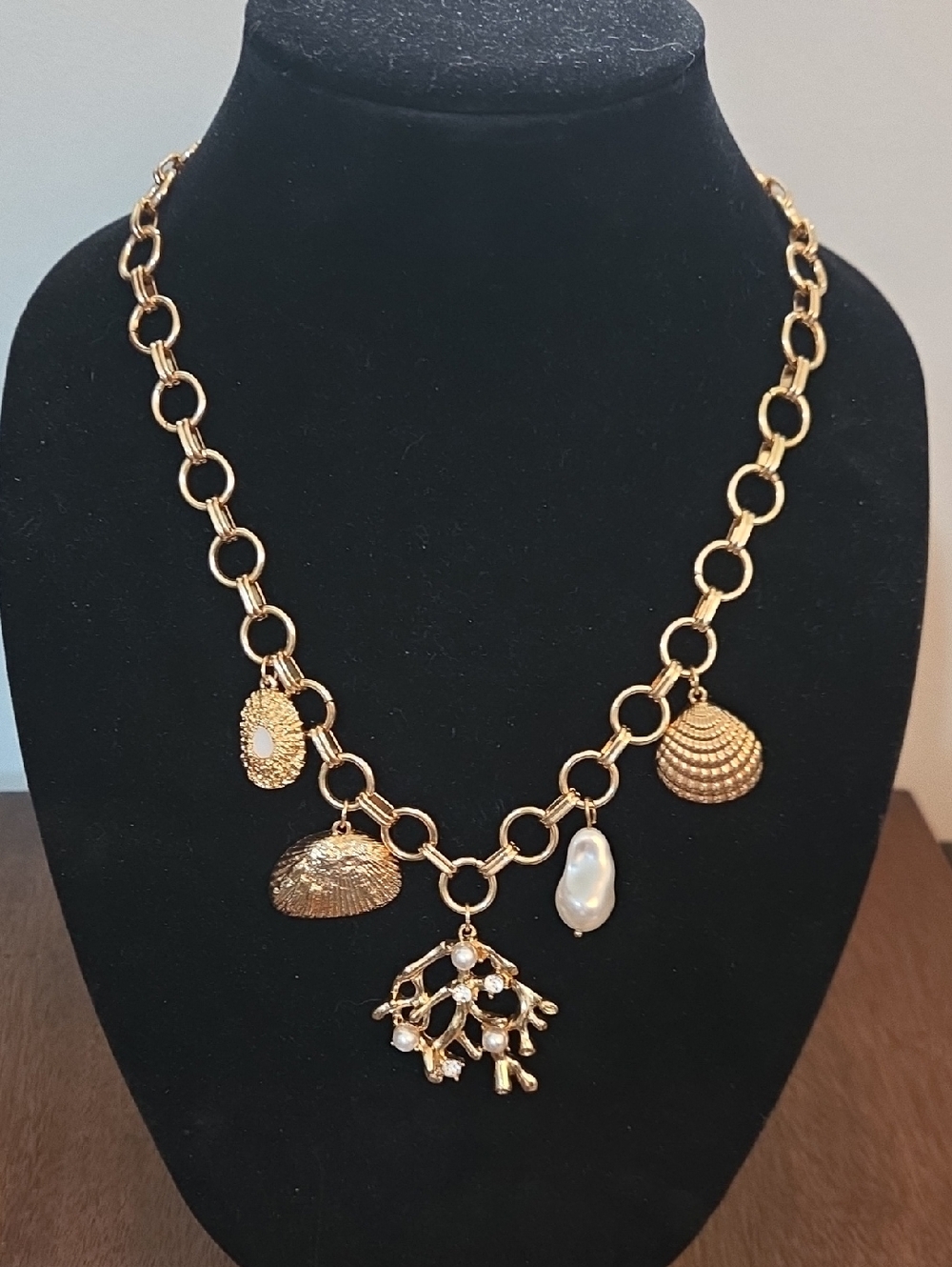 NWT INC International Concepts Gold-Tone Seashell and Pearl Charm Necklace